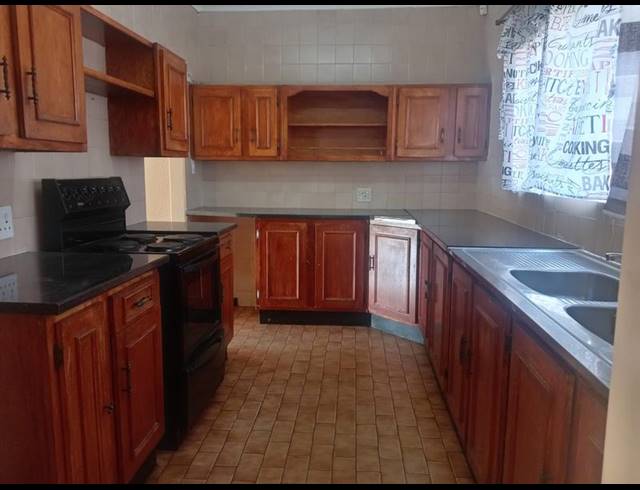 4 BEDROOM HOUSE FOR SALE IN MOREHILL